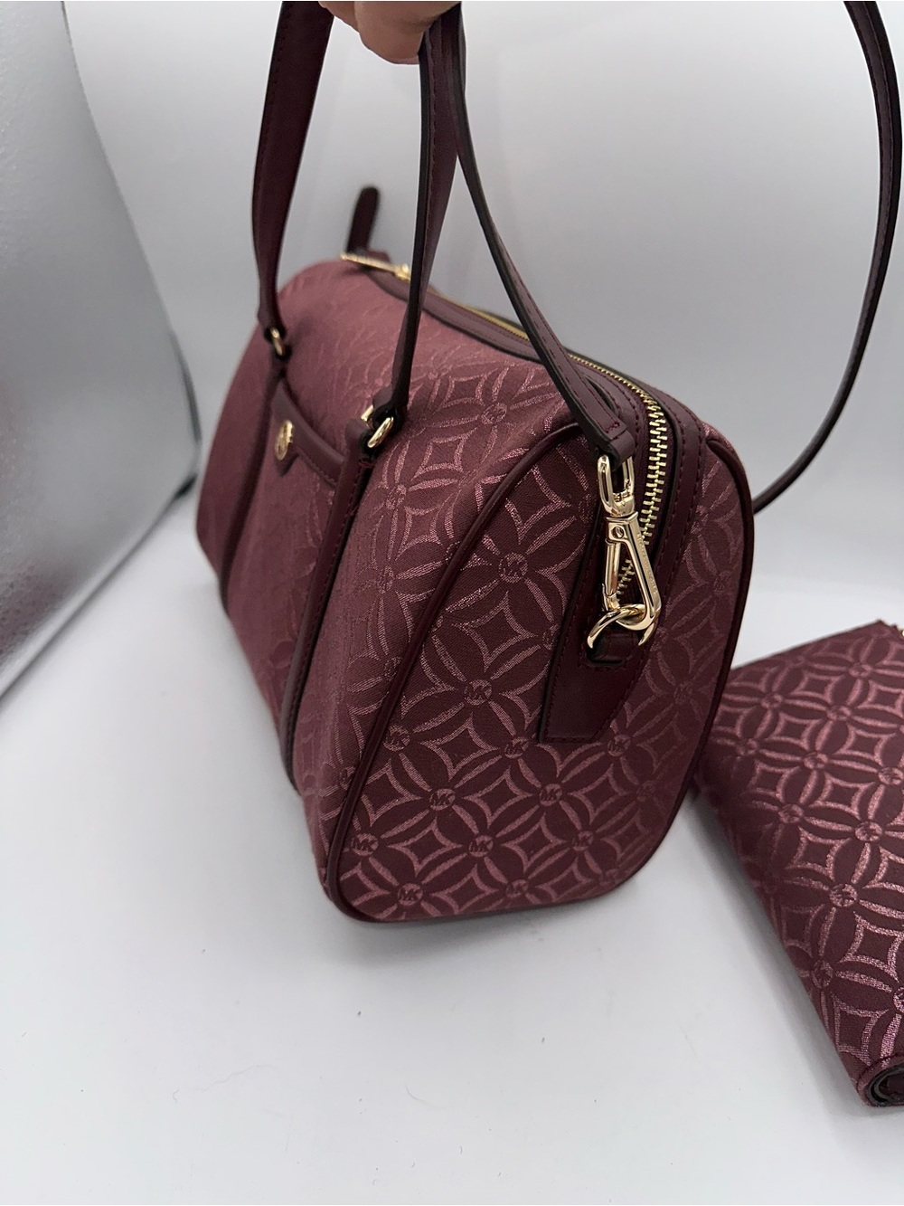 MICHAEL KORS TRAVEL MEDIUM DUFFLE SATCHEL SHOULDER BAG MK OXBLOOD + WALLET  AA26 - Picture 3 of 8